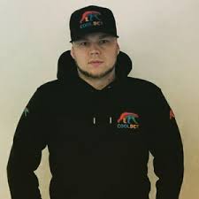 roosteeni - Kick-tilastot, analytiikka ja verkoston esittely